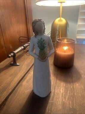 Willow Tree White Angel with Pineapple Accent